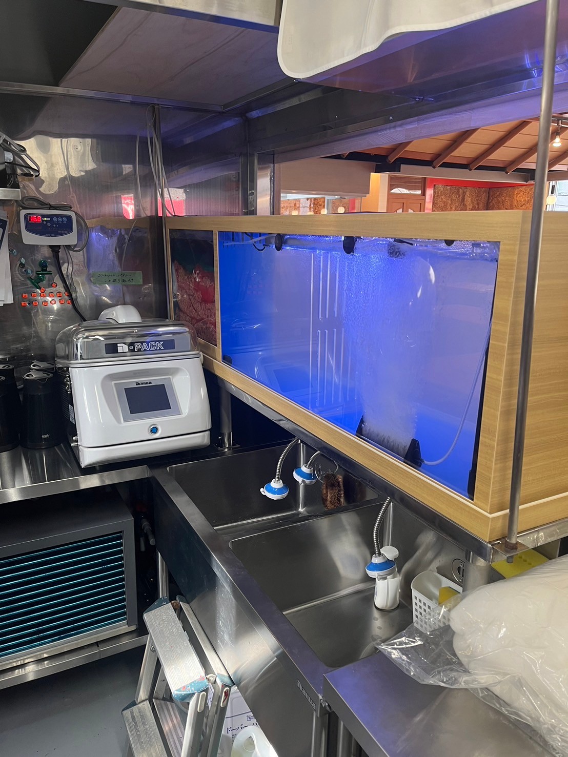 W1570　側面ろ過　低温5℃仕様　新規　活魚水槽6.jpg
