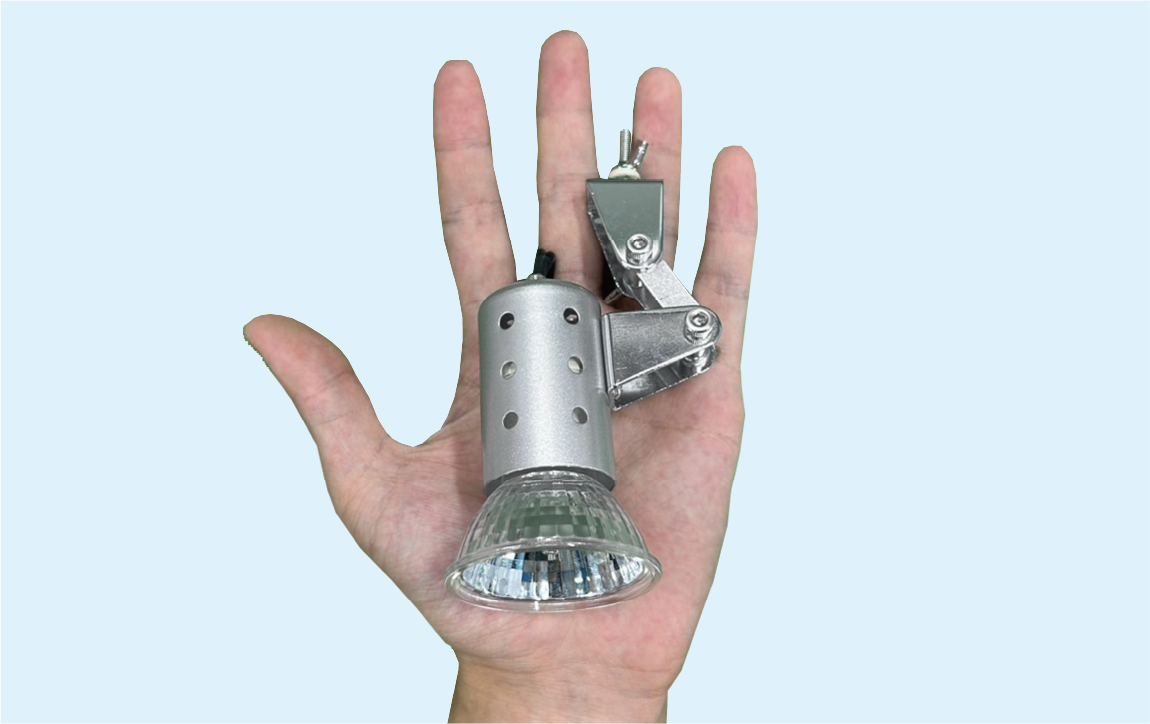 口金にGU10を採用することにより灯部の小型化に成功